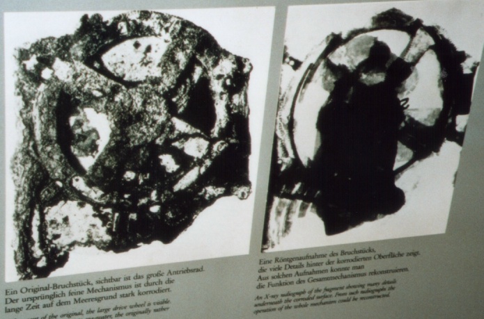 links Foto des Originalbruchstücks |  rechts Röntgenaufnahme desselben Stücks